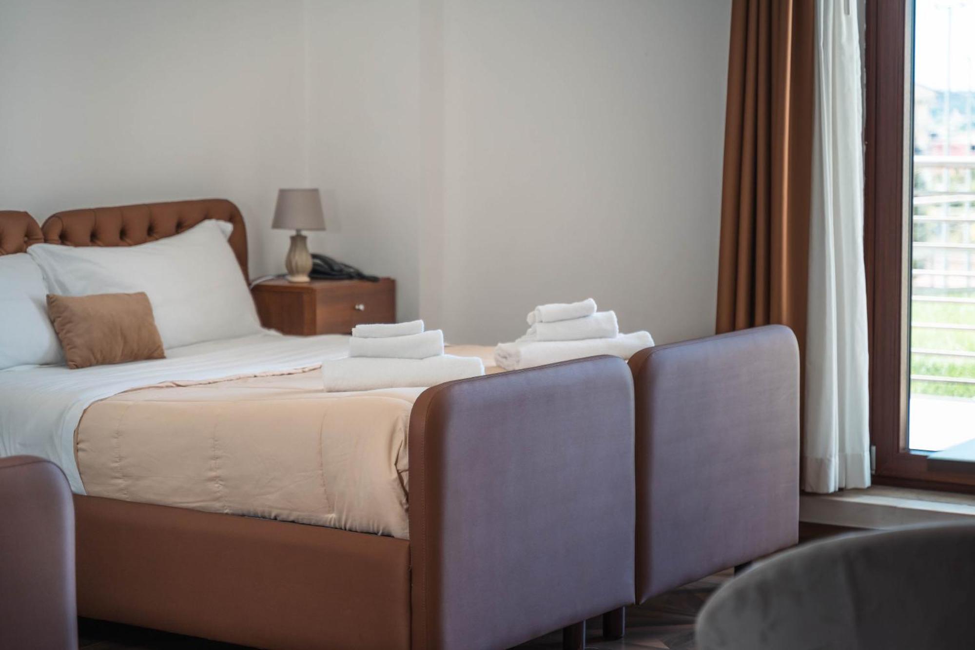 Kairos Hotel Monterusciello Esterno foto